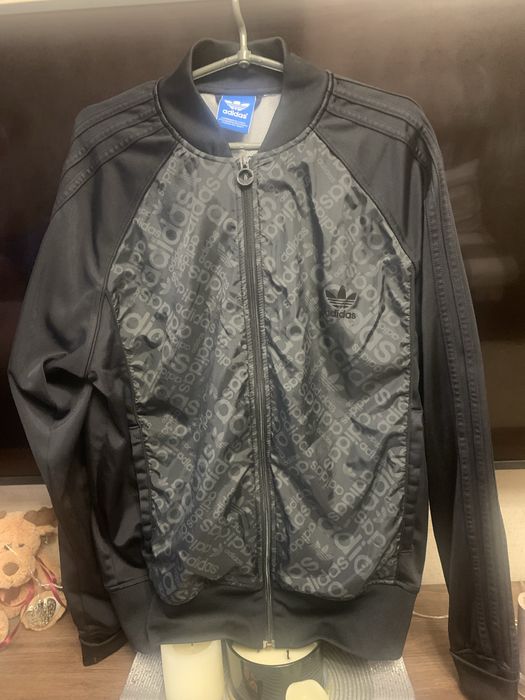 Продам спортивну кофту