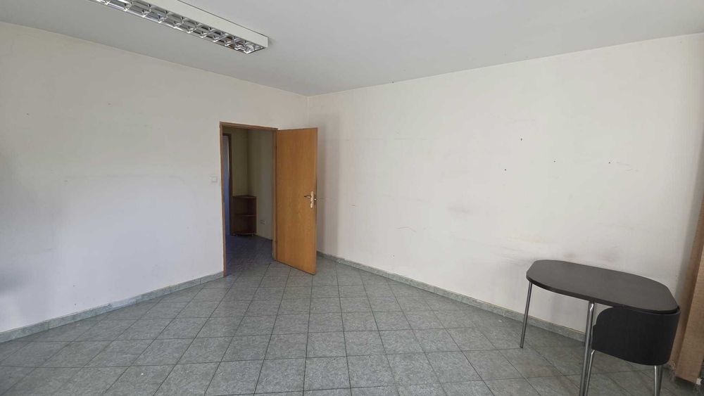 Pokój biurowy, 1 piętro, parking, przy targowisku miejskim