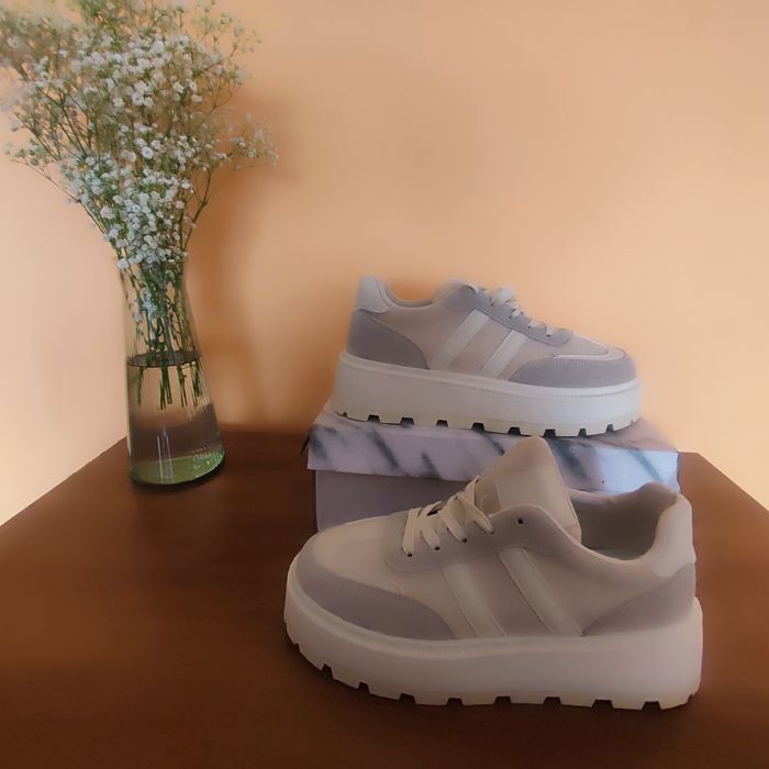 Sportowe obuwie damskie na koturnie