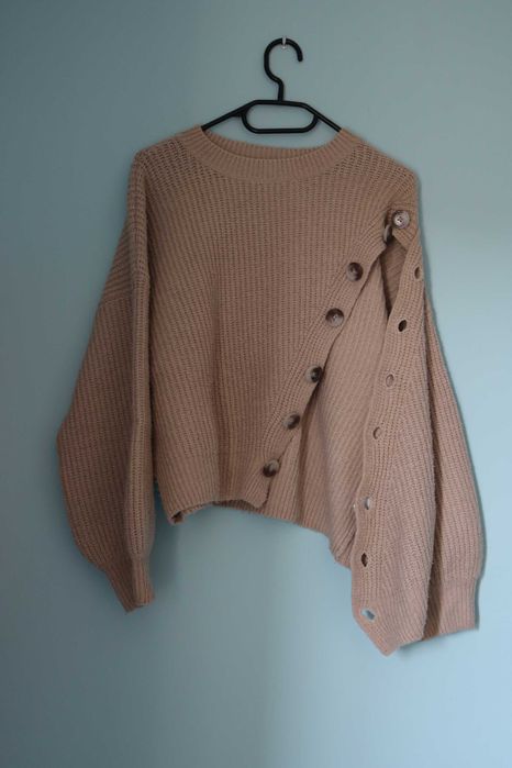 Sweter z guzikami