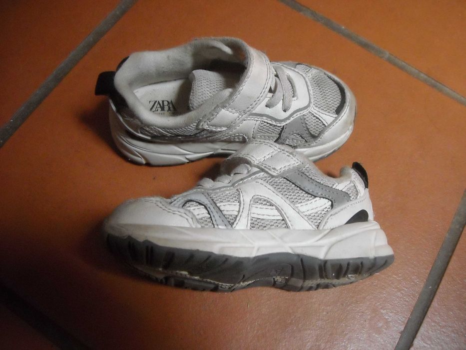 Sandálias Keen e tenis zara nº23