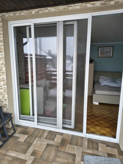 Sprzedam okno tarasowe przesuwne.