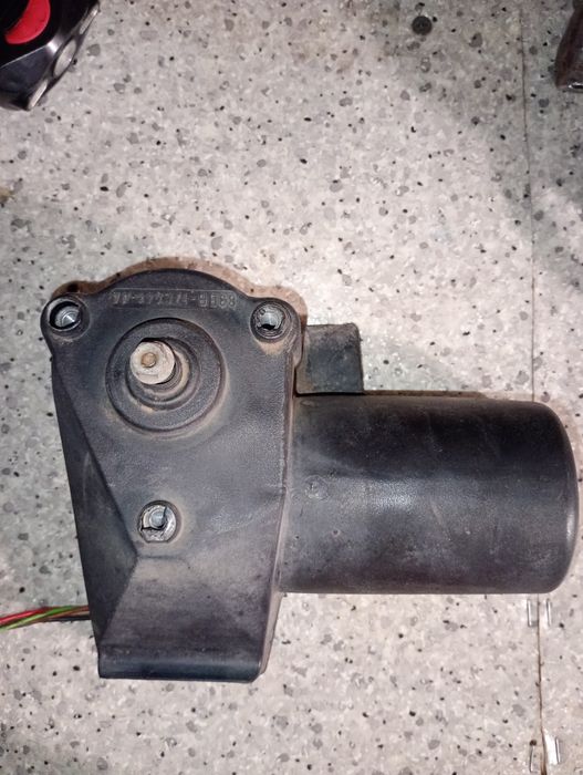 Продам моторчік дворніков форд