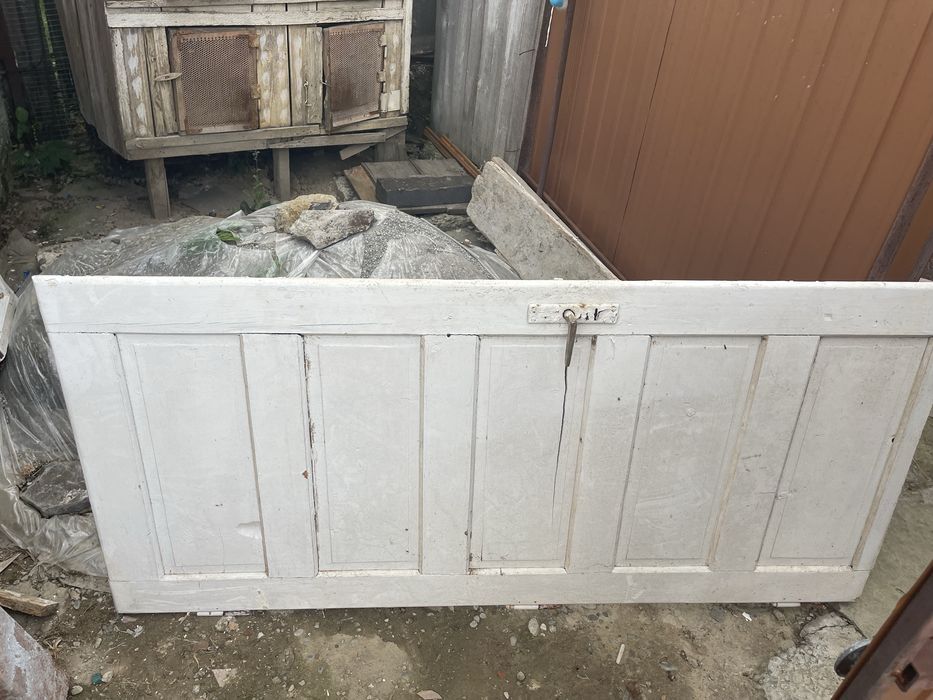 Двері глухі і одні двійні на застройку