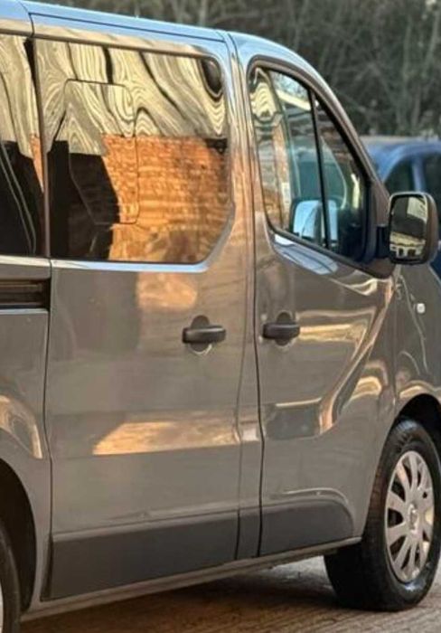 Drzwi przesuwne prawe oszklone renault trafic lll vivaro b 2017rok