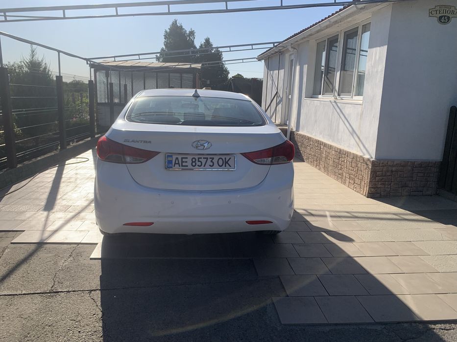 Hyundai Elantra 2013 року