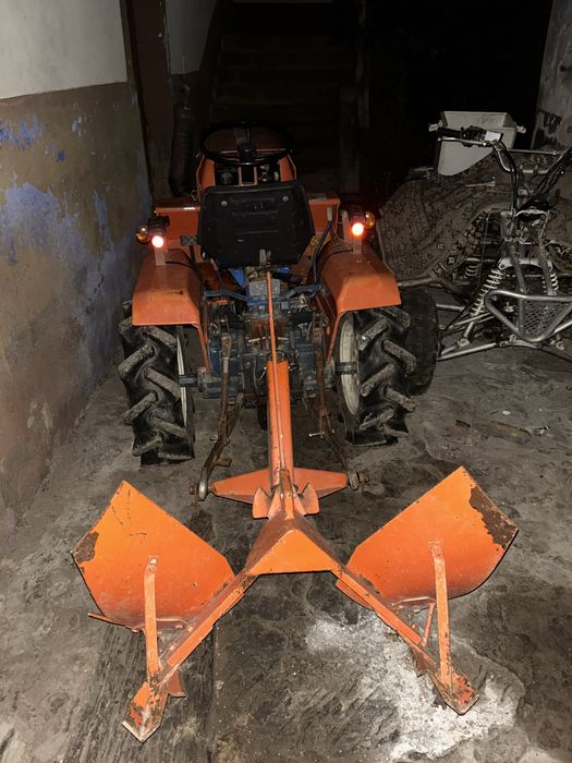 Kubota em bom estado pronto para trabalhar
