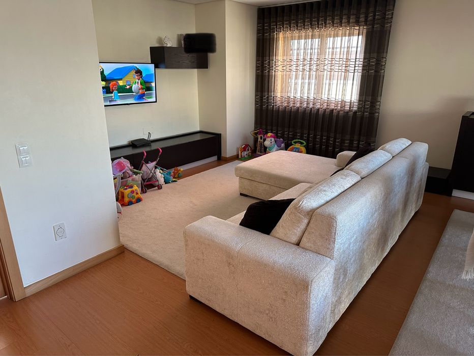 Mobília nova de qualidade, moderna fabricada em Paços de Ferreira, neg