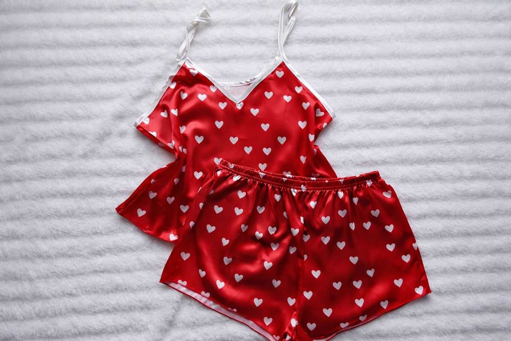 Piżama czerwona w serduszka satynowa