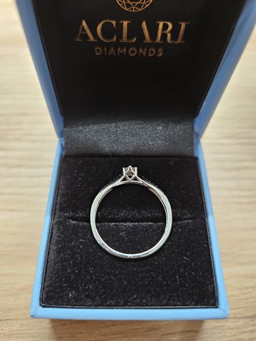 Pierścionek zaręczynowy białe złoto pr. 585 diament Walentynki