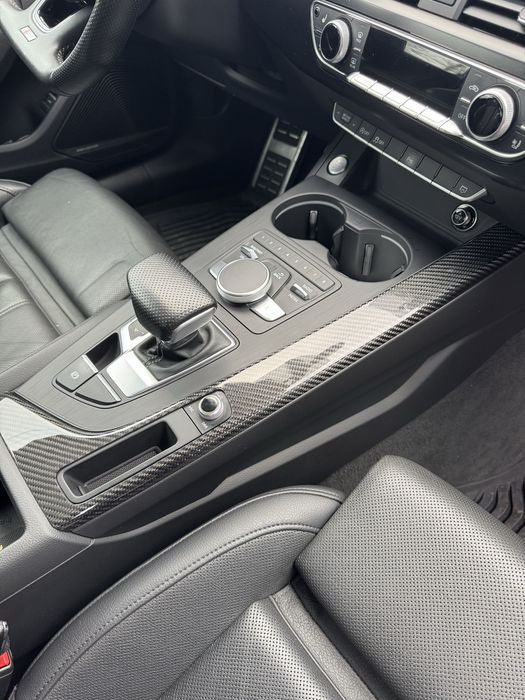 Карбоновые элементы в салон для Audi A4 B9, A5 B9 Карбон накладки