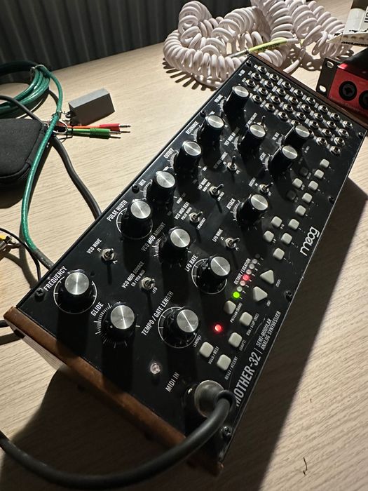 MOOG Mother-32 Syntezator