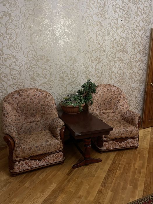 Продам диван та крісла