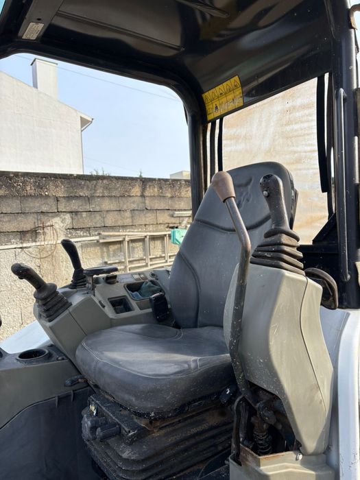 Bobcat mini escavadora E32