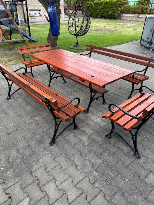 Używany zestaw ogrodowy , stół plus 4 ławki