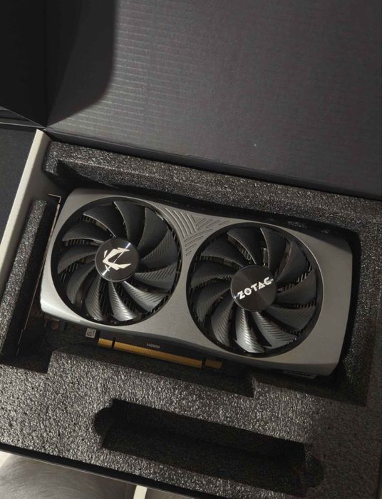 Zotac RTX 4060 Twin Edge 8GB — como nova, com caixa