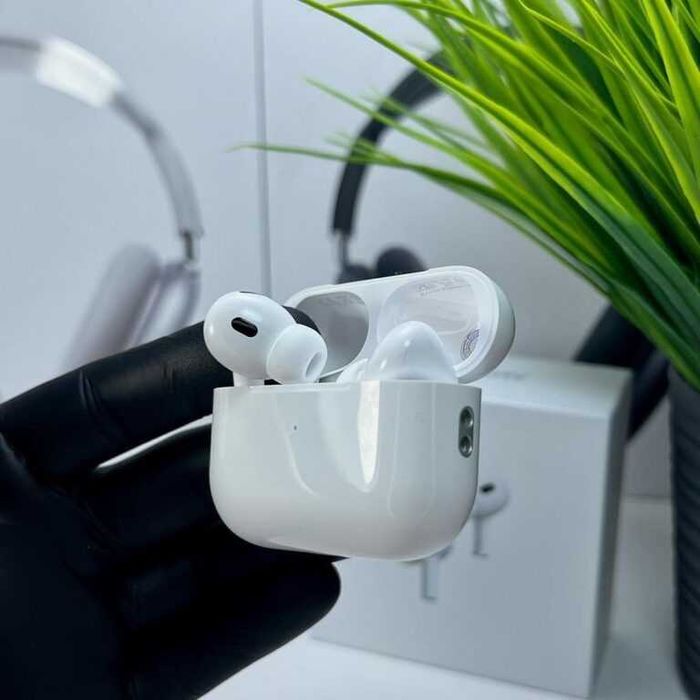 Apple AirPods Pro 2  з активним шумозаглушенням