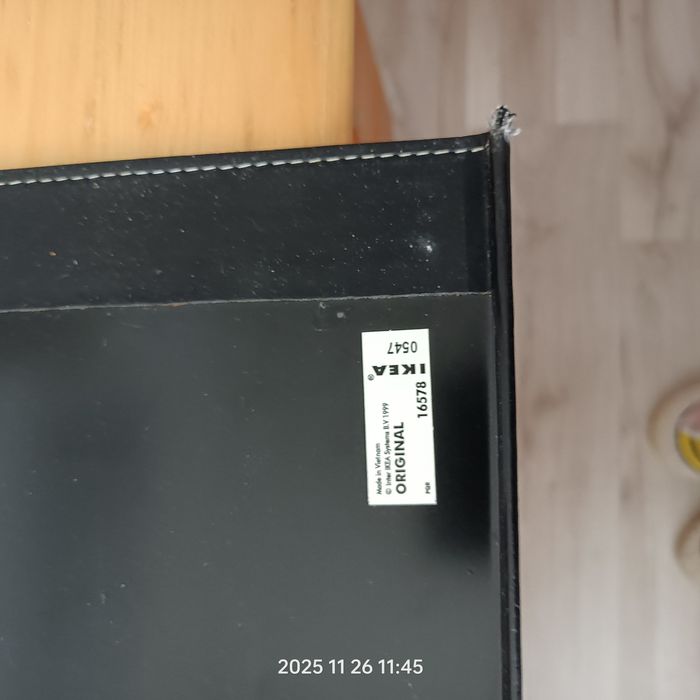 Biurko z drzewa sosnowego.