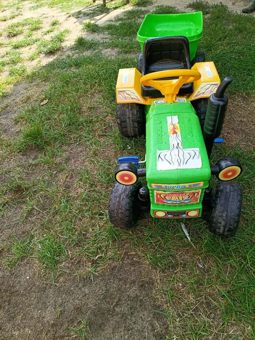 Traktor z przyczepą