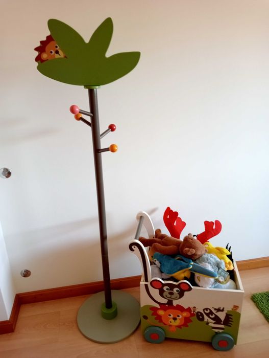 Carrinho de madeira,cabide