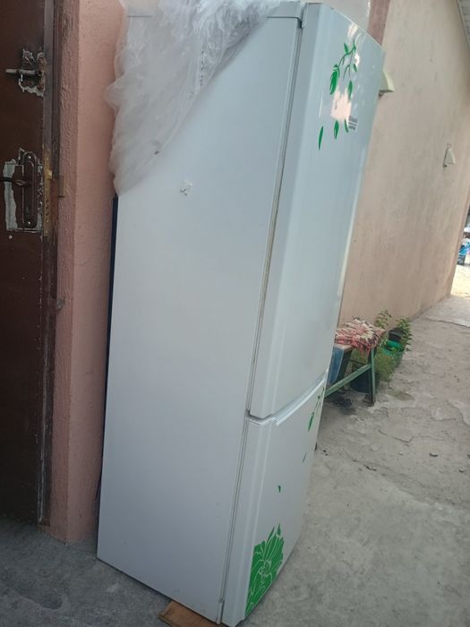 Холодильник Hotpoint Ariston
