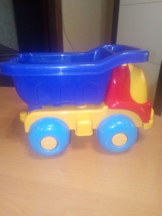 Детский самосвал .