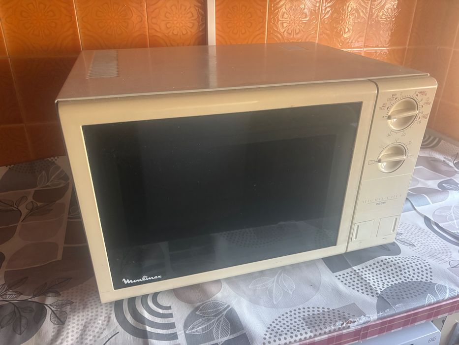 Microondas antigo mas a funcionar