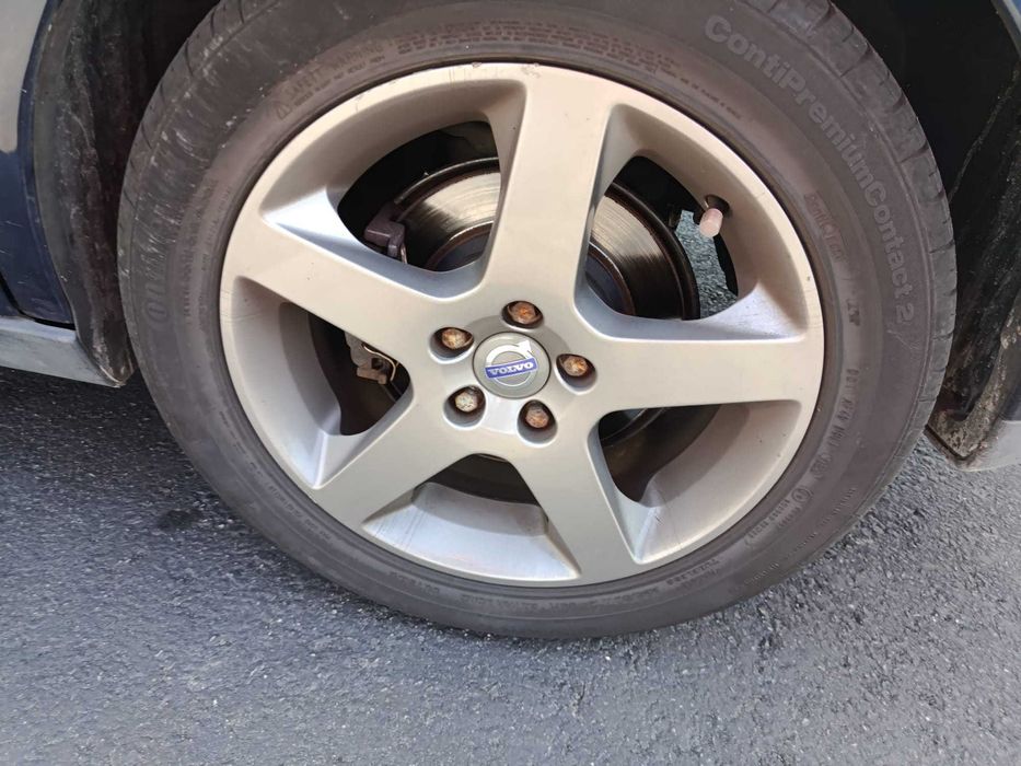 Jante 17 pneus ainda com algum piso Furação Volvo ou 5*108