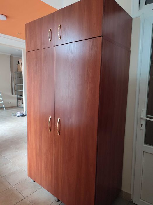 Продаю шкаф платяной