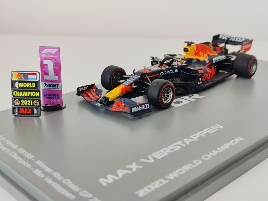 Spark F1 Verstappen Mistrz Świata 2021 1:43 Minichamps