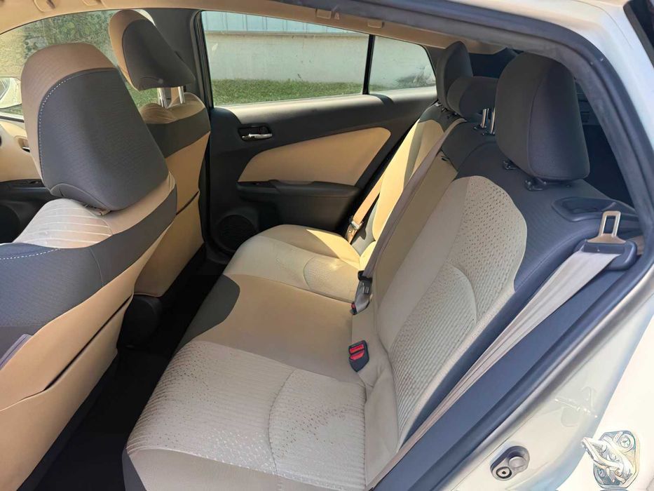 Toyota Prius Two      2016