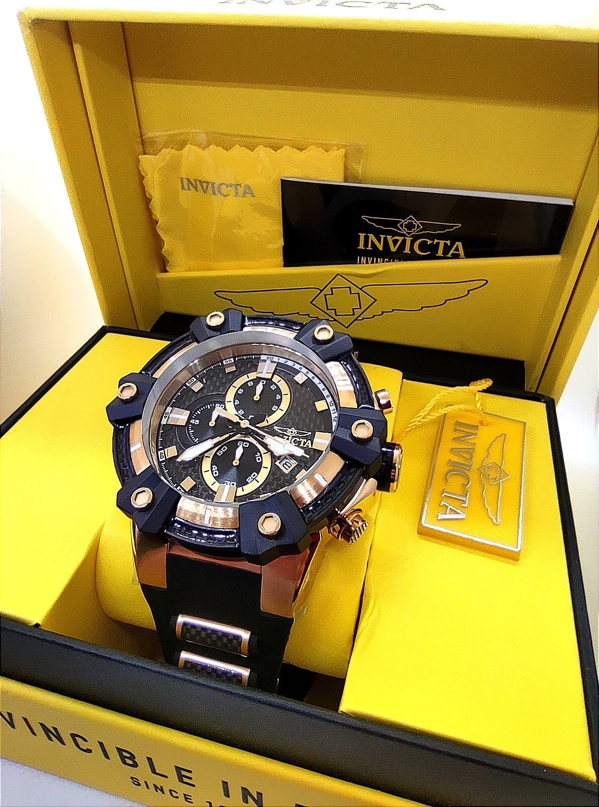 INVICTA Carbon Hawk Black Gold 37282 4 550