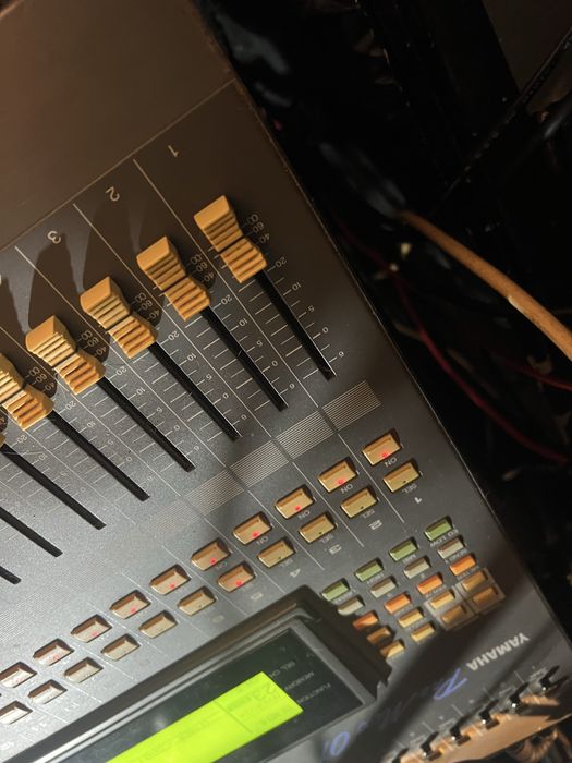 Mesa de som em otimo estado