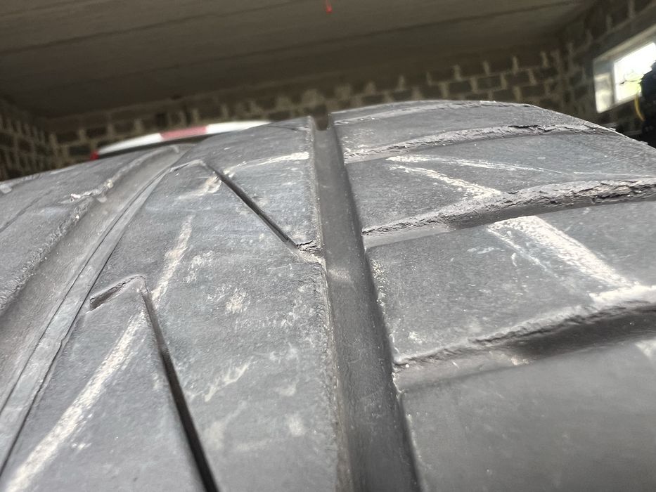 245/40r18 шини пара henkook протектор 65% 2020 рік