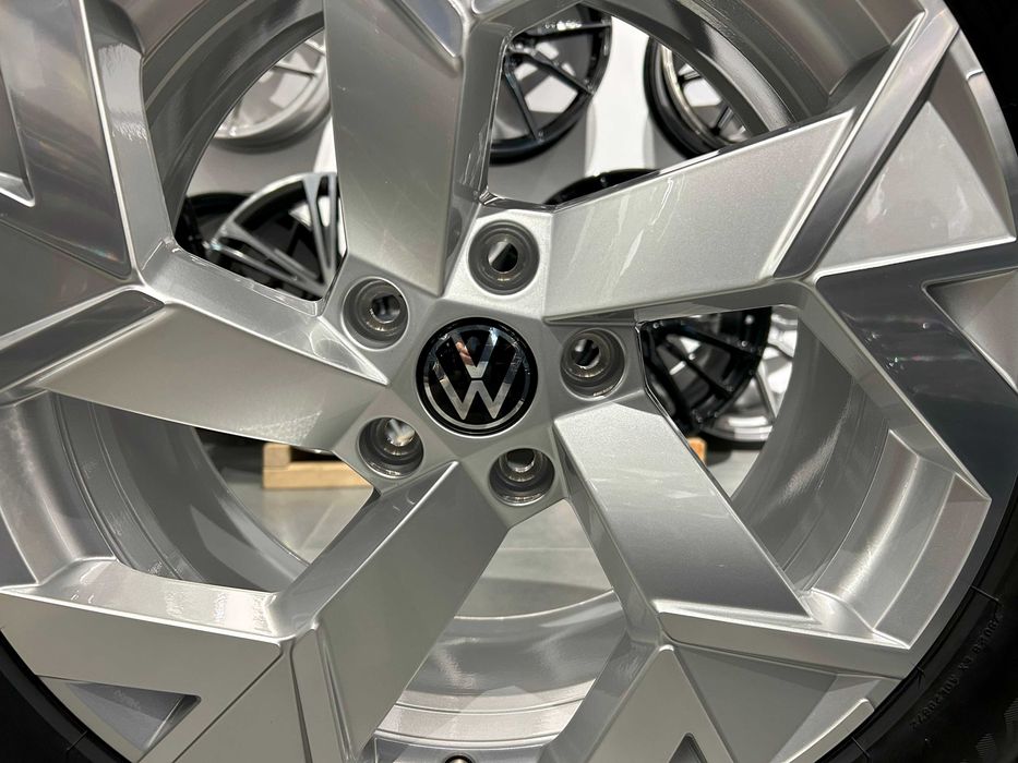 Oryginalne koła zimowe 18 5x112 ET44 Tiguan II III 235/55R18 Firestone