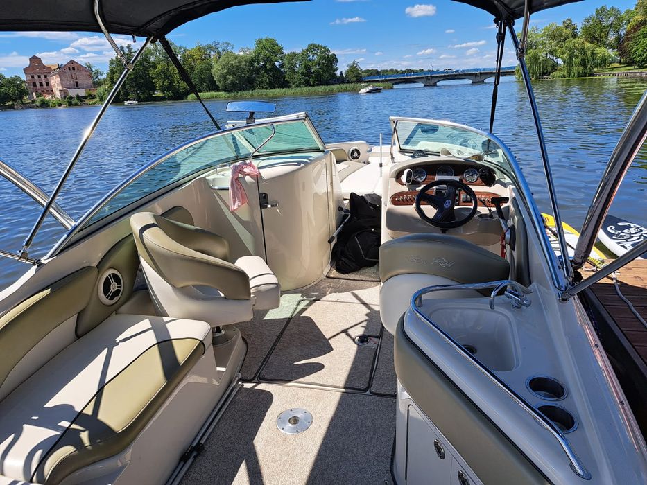 Łódż motorowa Sea Ray 240
