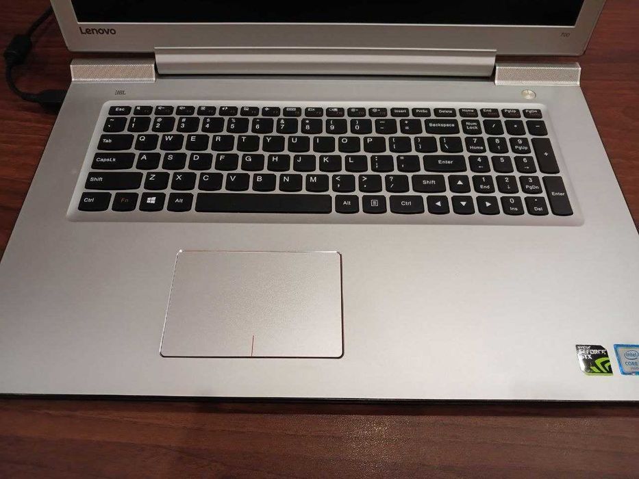 Lenovo Ideapad 700-17ISK  i5-6300HQ 2.3-3.2 ГГц, GTX 950m4GB, SSD+HDD, 8 ОЗУ