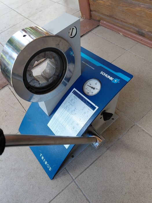 Hydrauliczny przyrząd do mocowania narzedzi