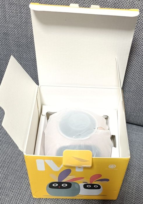 Интерактивный умный горшок для растений Ivy Smart Planter.