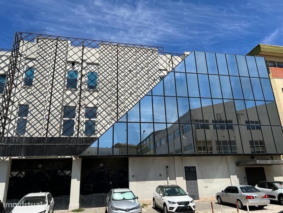 Armazém  Junto ao Aeroporto Internacional de Lisboa  - Prior Velho - L