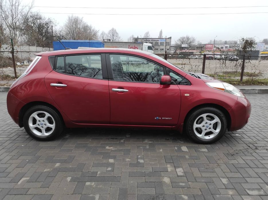 Оренда електромобіля Nissan Leaf 40kWt
