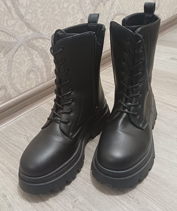 Нові кожані сапоги