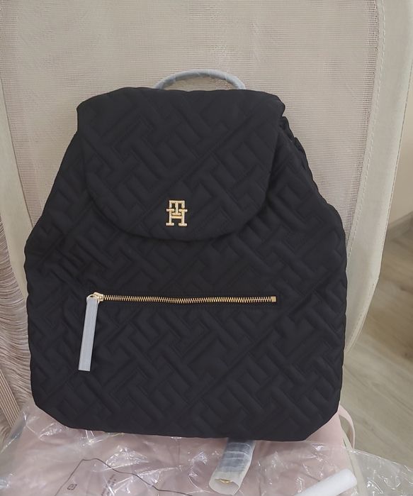 Женский черный рюкзак tommy hilfiger
