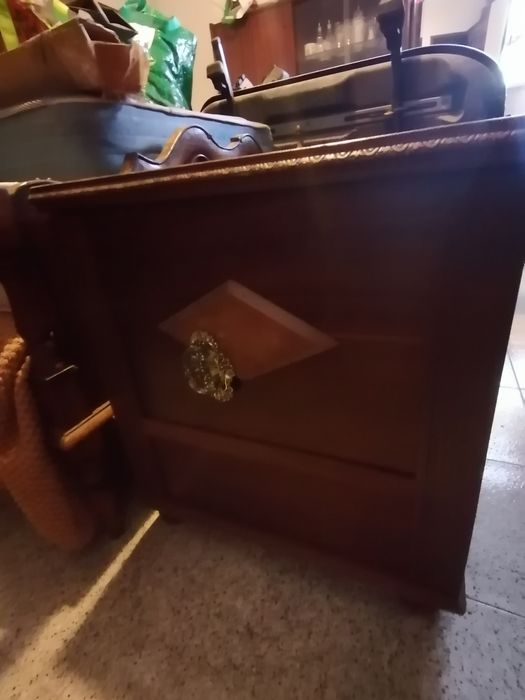 Arca em madeira maciça