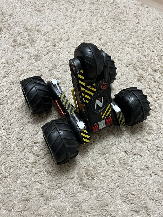 Машинка для бездоріжжя на радіоуправлінні