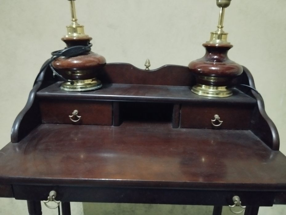 Mesa/escrivaninha