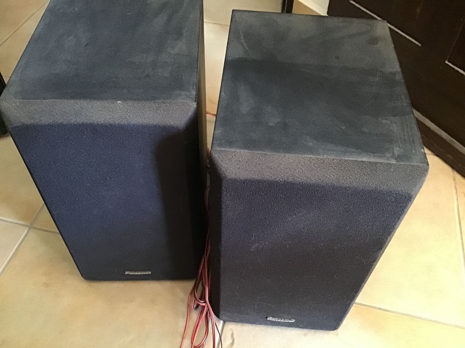 Par de colunas hi-fi para oferecer