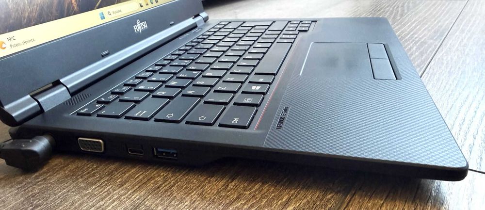 Laptop Fujitsu Lifebook E548 | i5-7300U | 8GB ram| 256GB ssd| Windows 11 Pro
