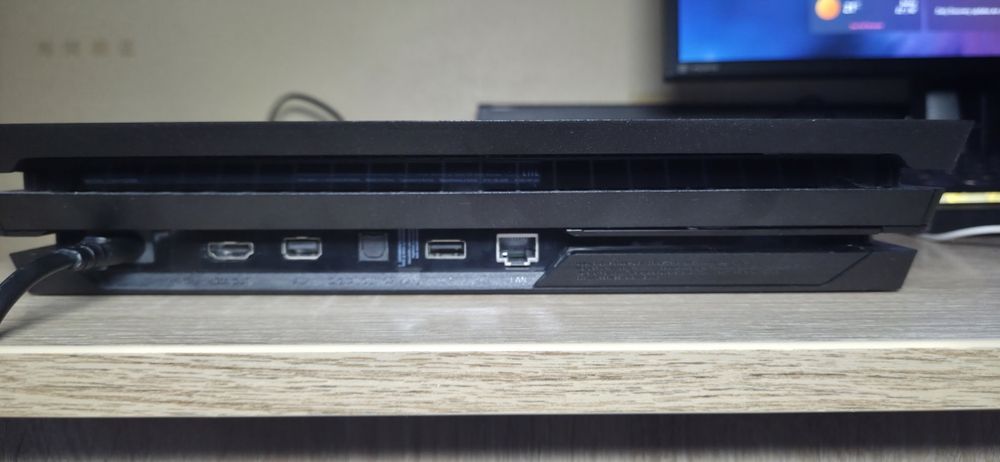 Sony PlayStation 4 Pro 1TB , 2 Геймпади. Ідеальний стан, пломби на місці