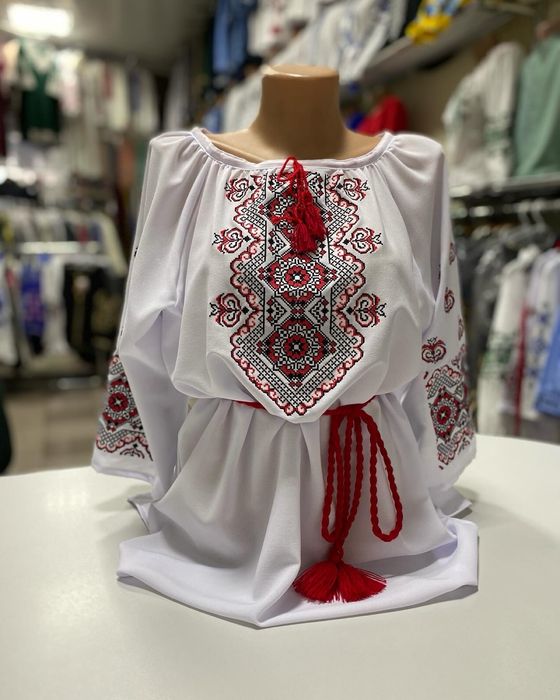 Жіноча вишиванка. Вишиванка жіноча в асортименті.